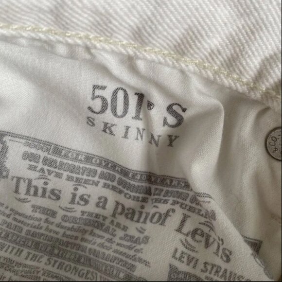 Levi 501 White Jeans Ripped Hem - Picture 4 of 11